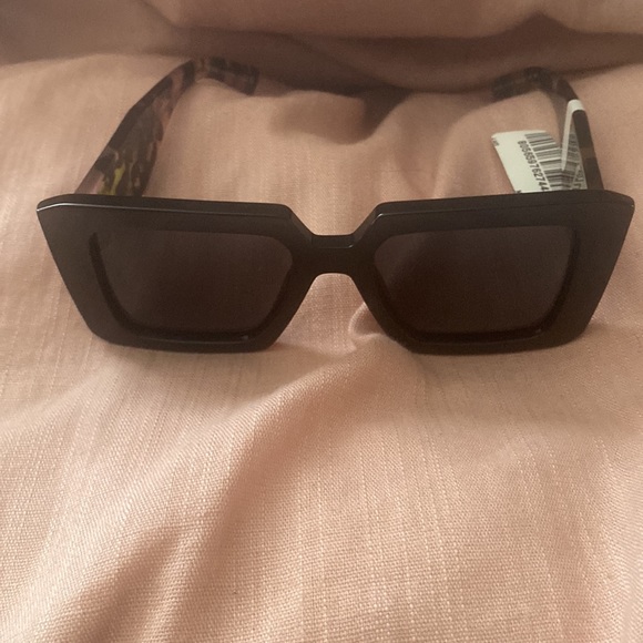 Brand new authentic Prada sunglasses - Picture 2 of 5